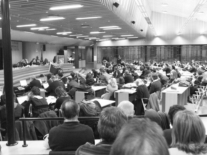 palazzo di giustizia di torino. aula del tribunale